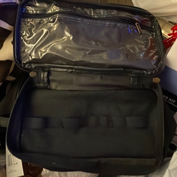 SOLD. Men’s Grooming kit - Picture 2 of 5